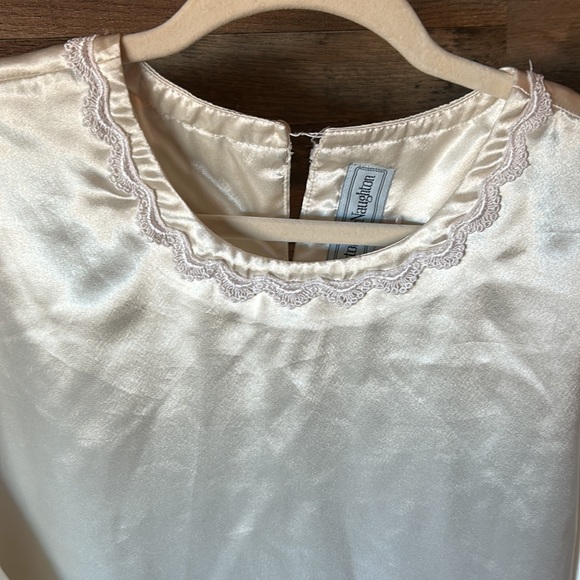 Vintage Norton McNaughton silky blouse with lace collar PTP: 21 1/2 L: 26 inches - Picture 4 of 16